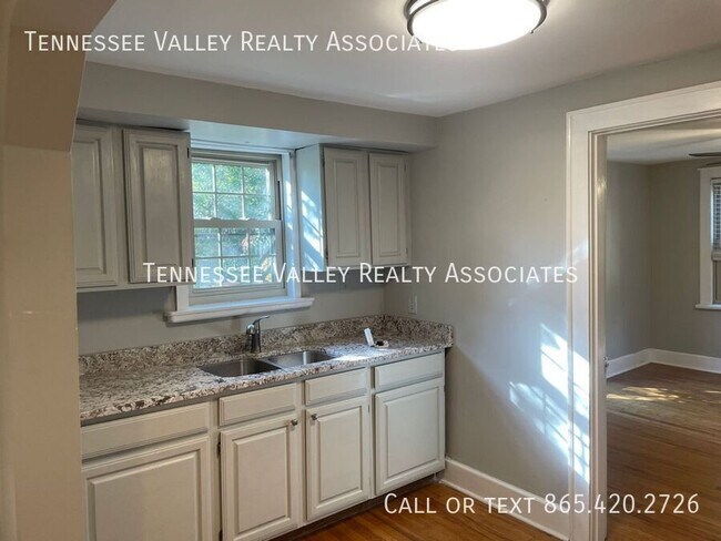 Building Photo - 419 Noelton Dr SW