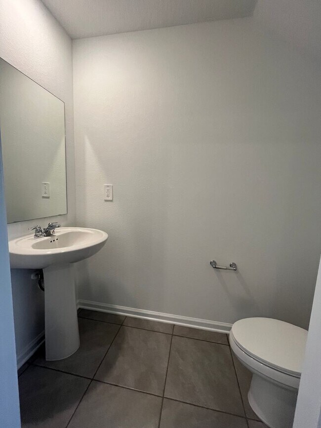 Building Photo - Town Home in The Trails -2 Primary Suites!!