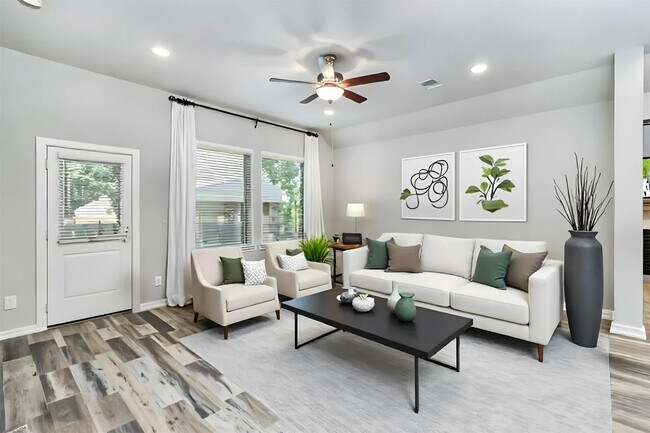 Building Photo - 323 Fanpalm Ct