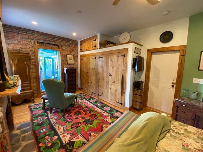 Building Photo - 410 Old Montague Rd