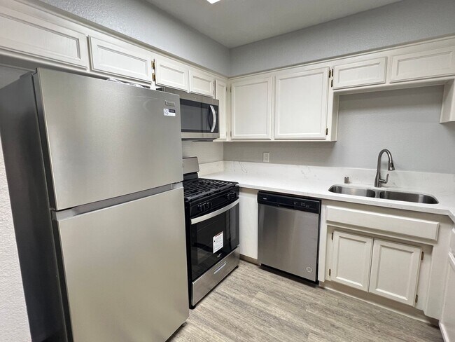 Building Photo - 8600 Lyn River Ct