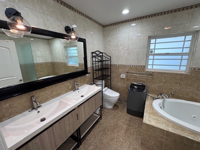Jr Suite Bathroom - 510 Tufts Ave