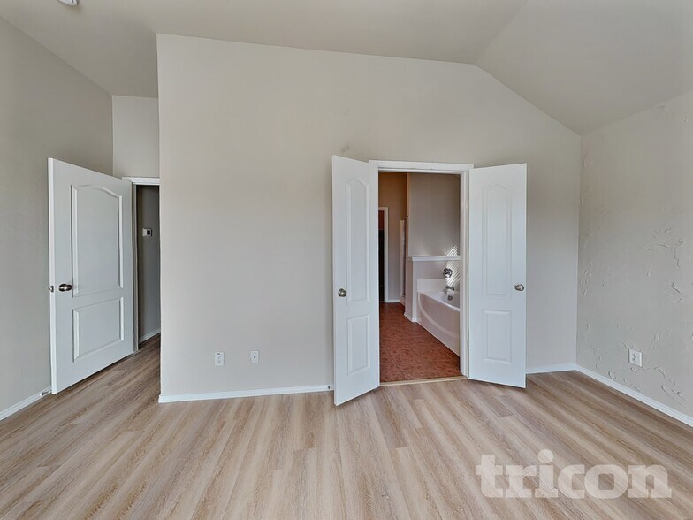 Building Photo - 5817 Parkview Hills Ln