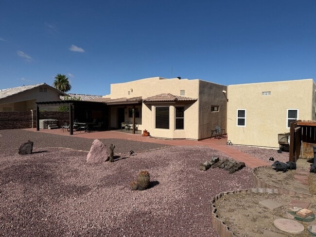 Building Photo - 3 to 6 Month Rental with Golf course views