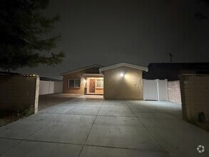 Building Photo - 4618 W Roy Cir