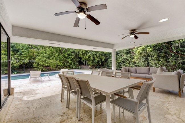 Building Photo - 8118 Los Pinos Blvd