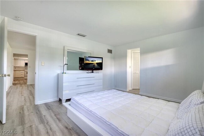 Building Photo - 5330 Nautilus Dr