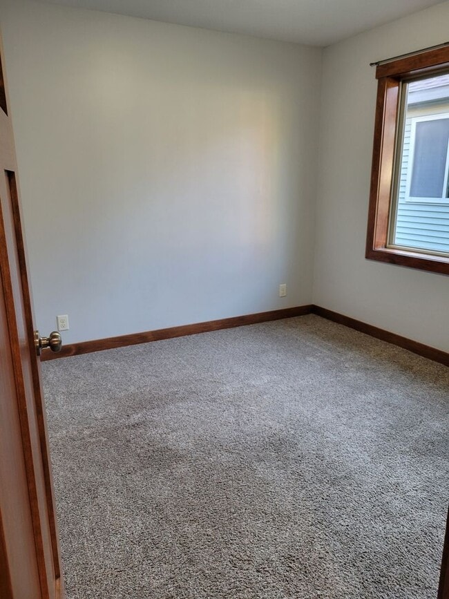 Building Photo - One Level Townhouse