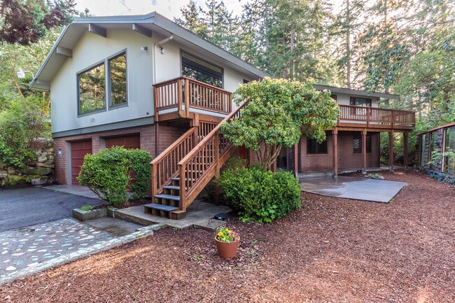 Building Photo - 2 Bed+ 2 Bath Home With Water View