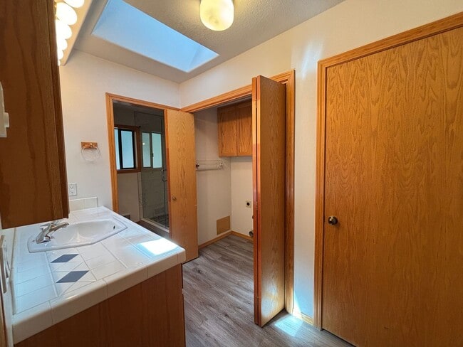 Building Photo - Stunning 3 Bed/ 2.5-Bath Home on the River...