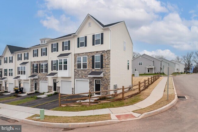 Building Photo - 923 Magnolia Ln