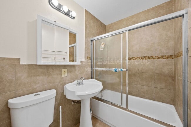 Building Photo - 252 Esther Ct