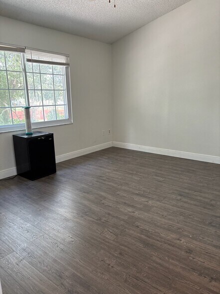 Building Photo - 7617 tamarind ave