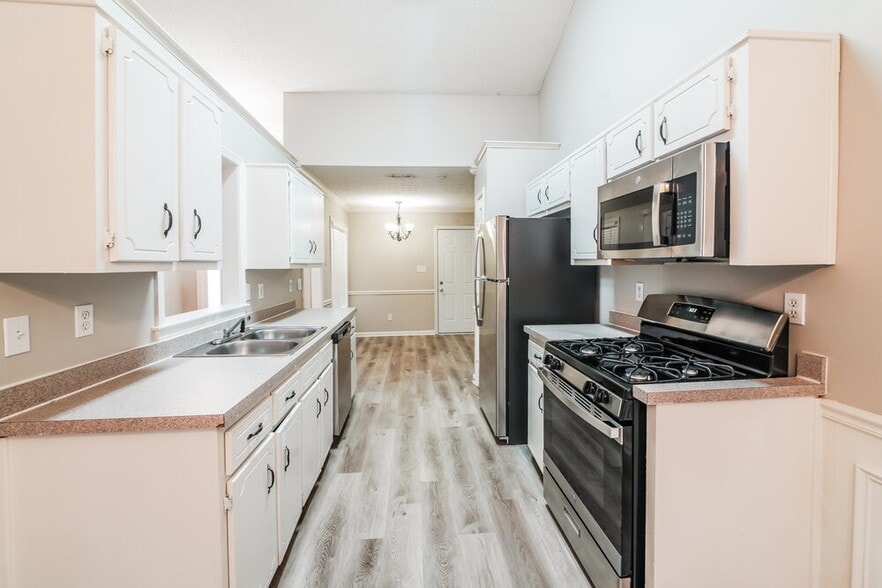 Building Photo - 47 Noah Dr