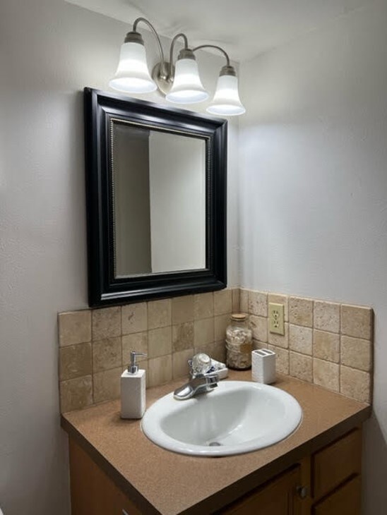 Building Photo - 1700 SW 16th Ct