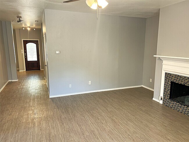 Building Photo - 12727 Cooper Breaks Dr
