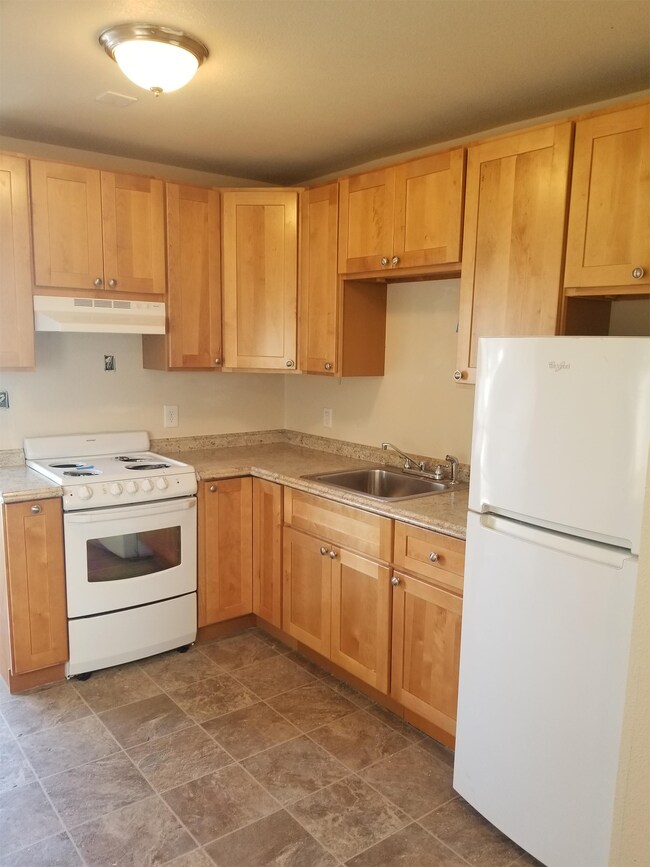Primary Photo - 114 W Cedar St