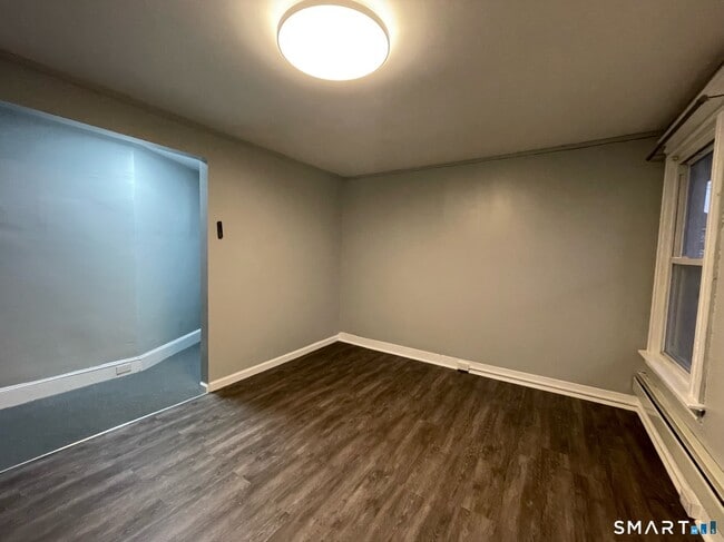 Building Photo - 158 Chapel St