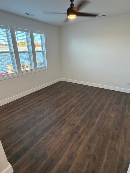 Building Photo - 1419 Woodbine Ave