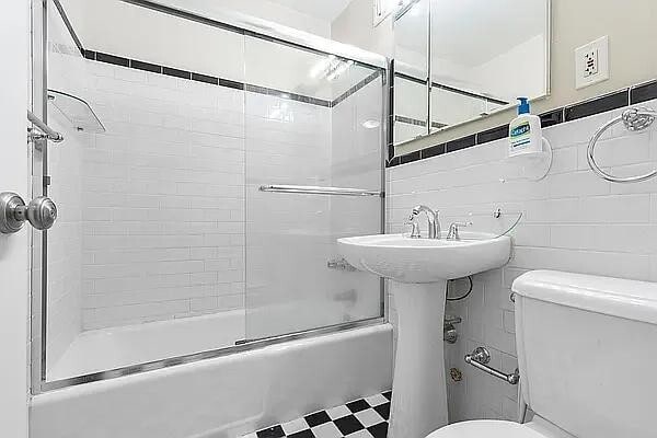 Building Photo - 211 Thompson St