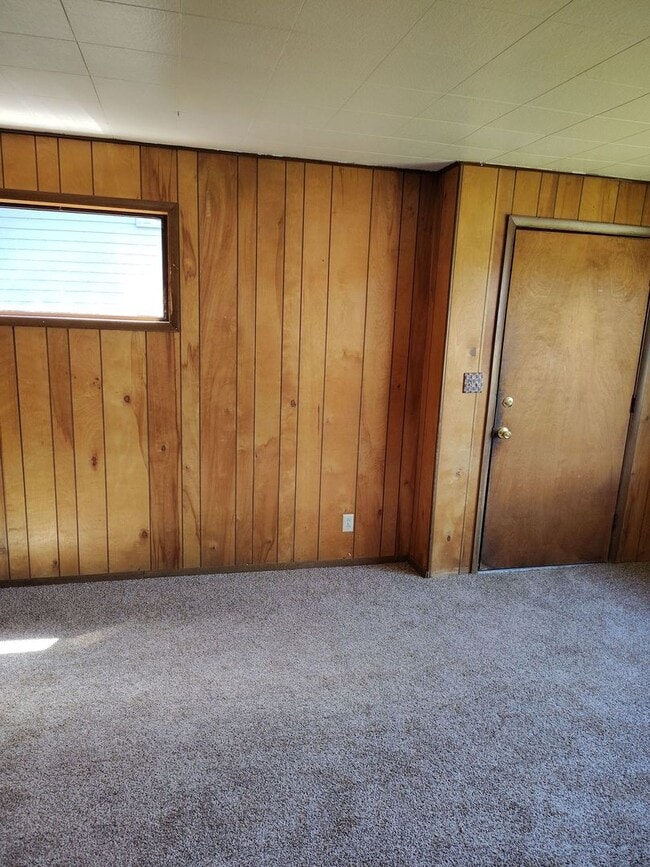 Building Photo - Great 2-bedroom home close to downtown