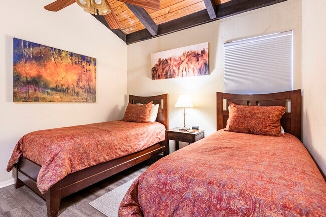 Building Photo - 2305 Trailside Dr