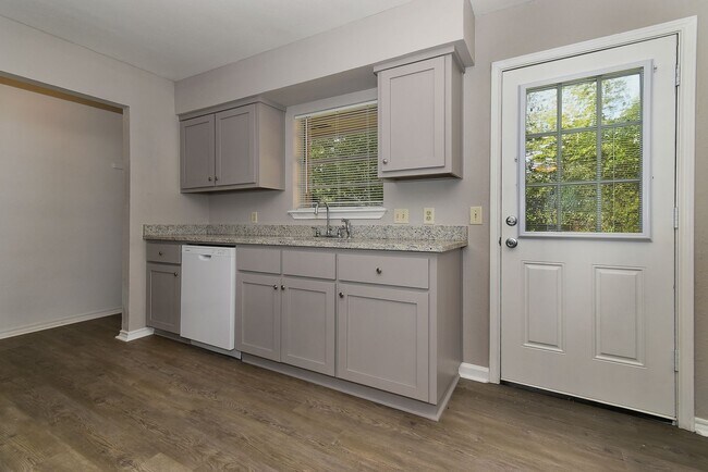 Building Photo - 4008 Templeton St
