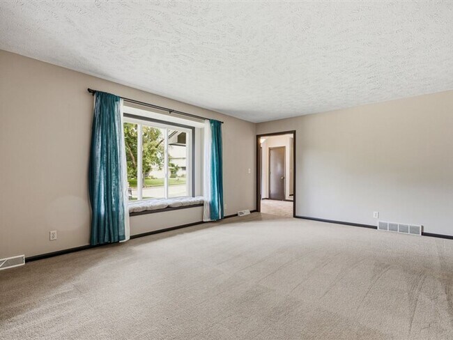 Building Photo - 15665 Fountain Hills Dr