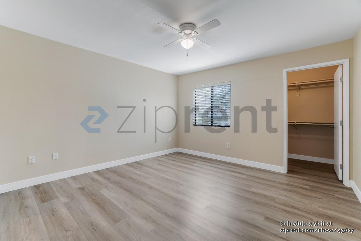 Building Photo - 950 Seven Hills Dr