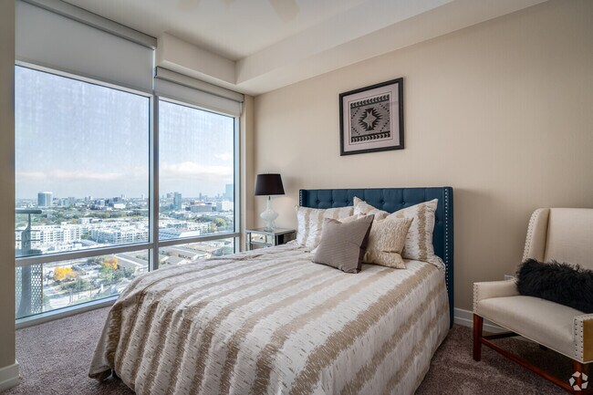 Building Photo - High-Rise Luxury in River Oaks