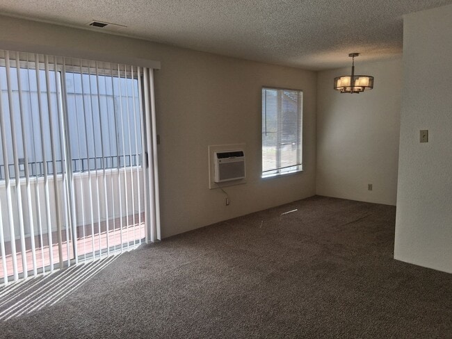 Building Photo - Cute One Bedroom With Swimming Pool, Club ...