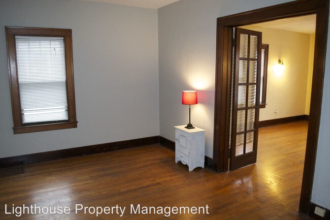 Building Photo - 224 Lyon St NE