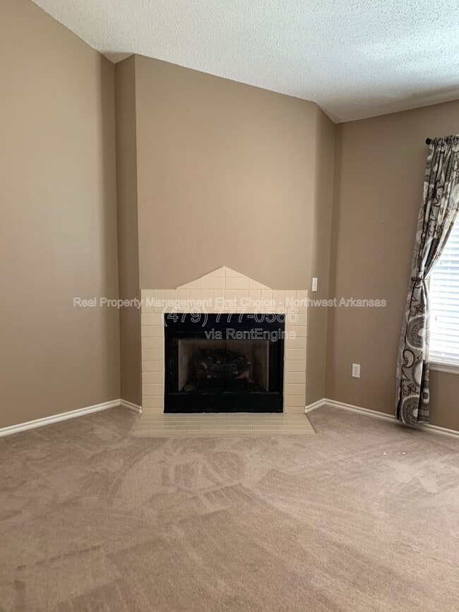 Building Photo - 1612 Cresent St