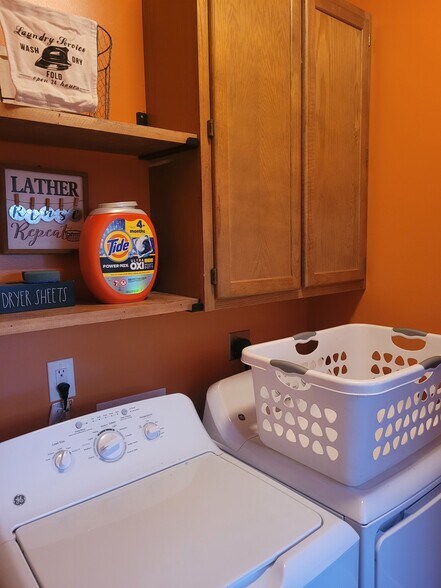 Building Photo - 13970 Richmond Rd