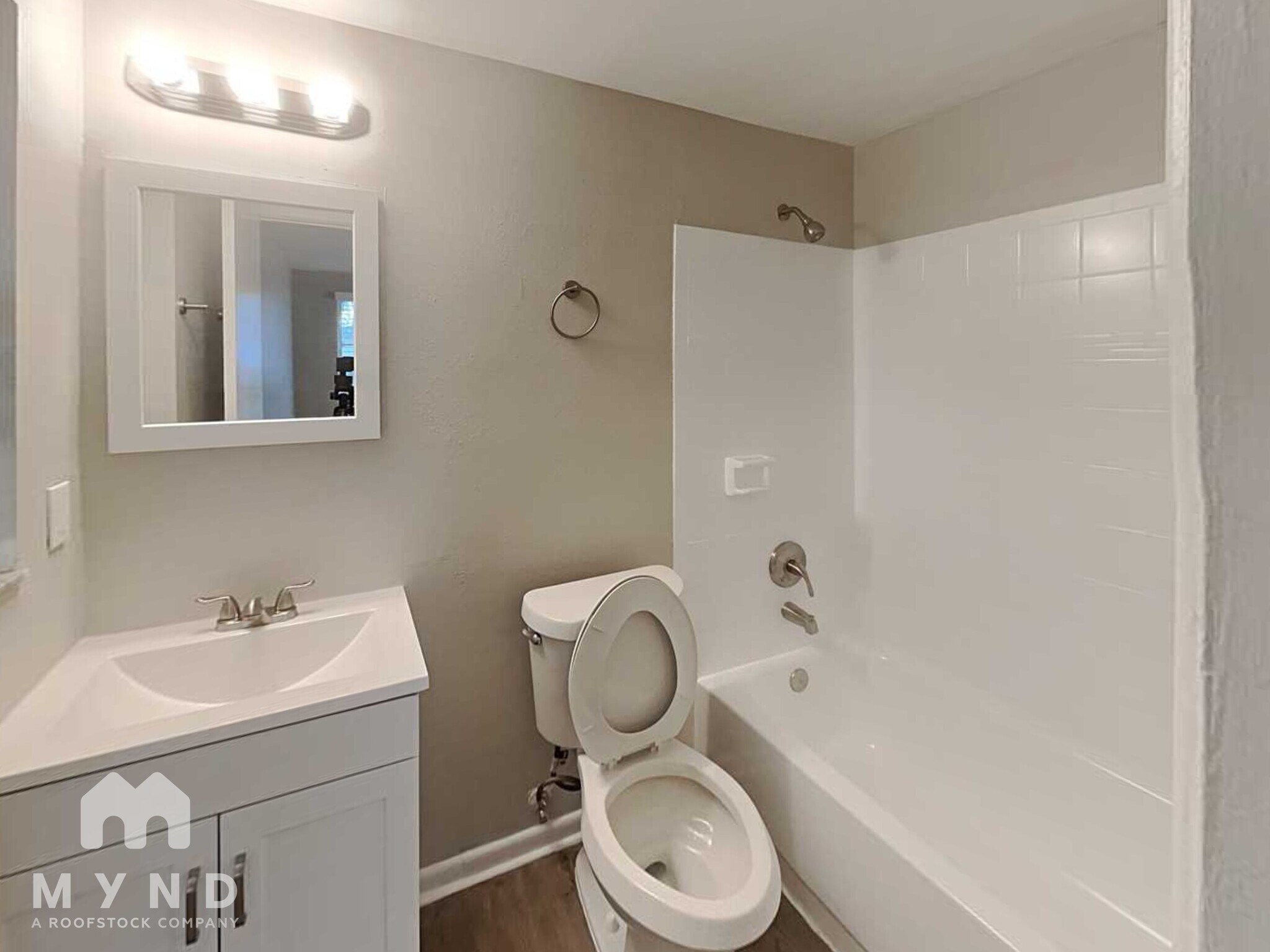 Building Photo - 2233 Selkirk St