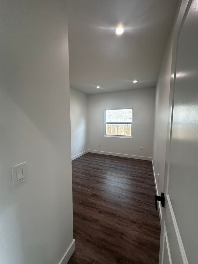 Building Photo - 611 Silver Strand Blvd