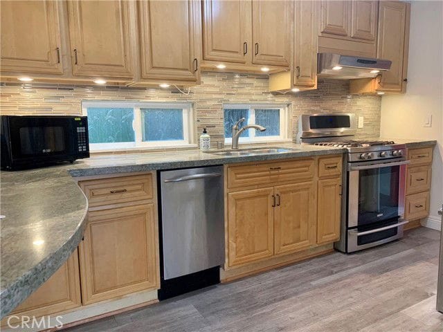 Building Photo - 580 Poplar St