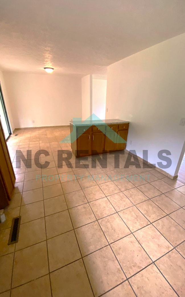 Building Photo - 730 Motor Rd