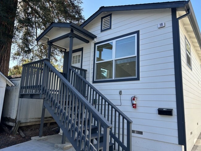 Primary Photo - Super Cute 1 Bedroom, 1 Bath West Petaluma...