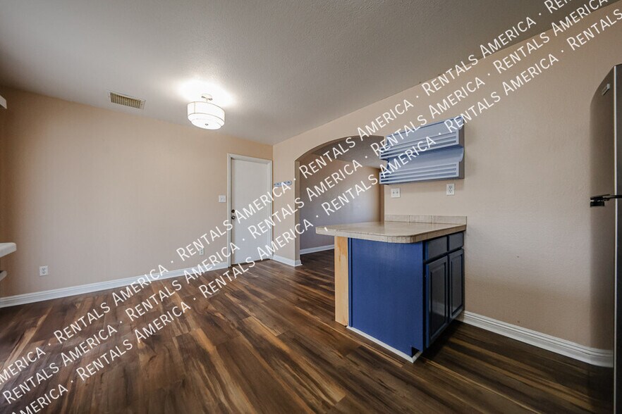 Building Photo - 1117 W Auburn Dr