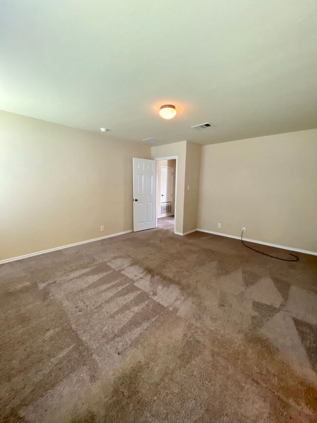 Building Photo - Charming New Braunfels Home Available for Immediate Move In