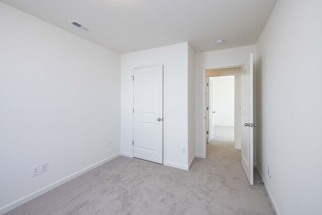 Building Photo - BEAUTIFUL 4 Bedroom Home Piedmont School D...