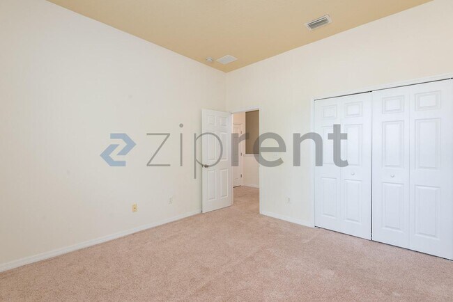Building Photo - Unit