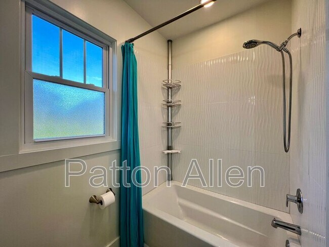 Building Photo - 21 Toxaway St