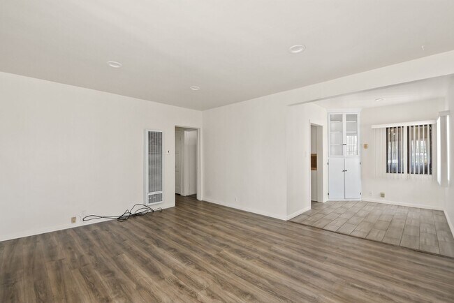 Building Photo - Newly Re-Modeled 3B | 1B home located in Prime Gardena!