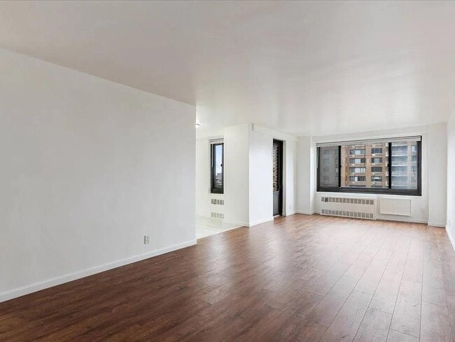 Building Photo - 185 Hall St