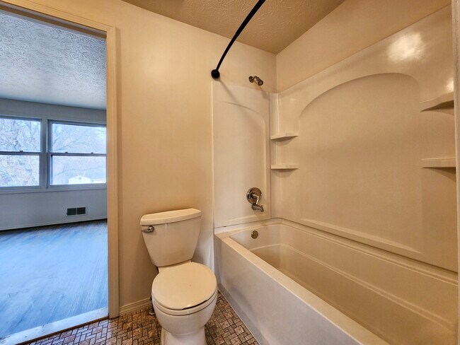 Building Photo - 34 Orchard St