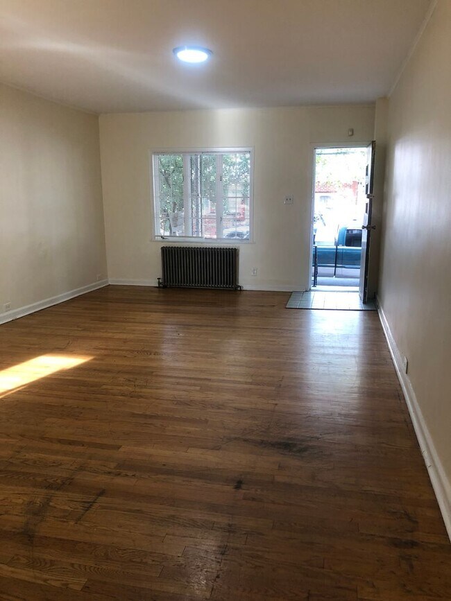 Building Photo - Great Home! 4 Bedroom House with Spacious Living Area! Full Basement for Storage! W/D Hook-ups! Y...