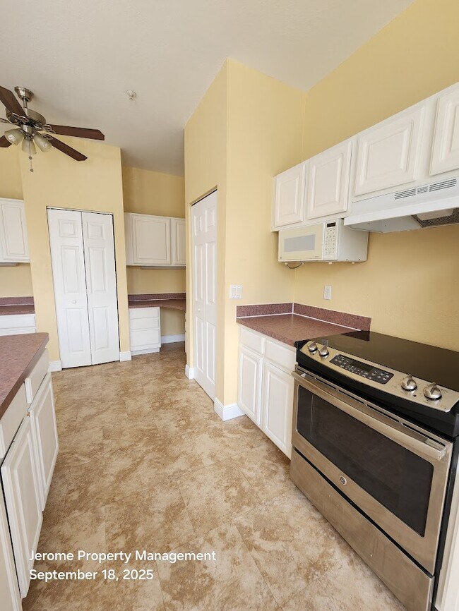 Building Photo - 5011 Sunridge Palms Dr