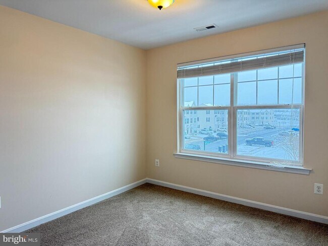 Building Photo - 2340 Silver Fox Way